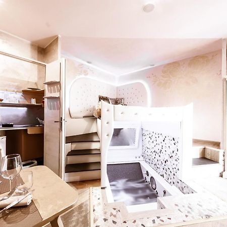 Il Nido D'Amore - Lorenzana Colombaie Bed and Breakfast Buitenkant foto