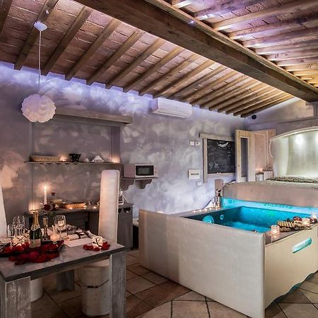 Il Nido D'Amore - Lorenzana Colombaie Bed and Breakfast Buitenkant foto