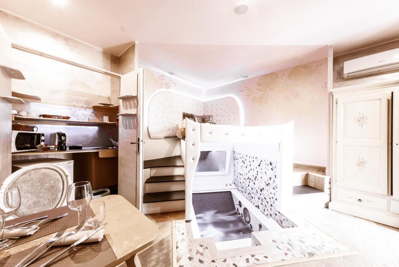 Il Nido D'Amore - Lorenzana Colombaie Bed and Breakfast Buitenkant foto