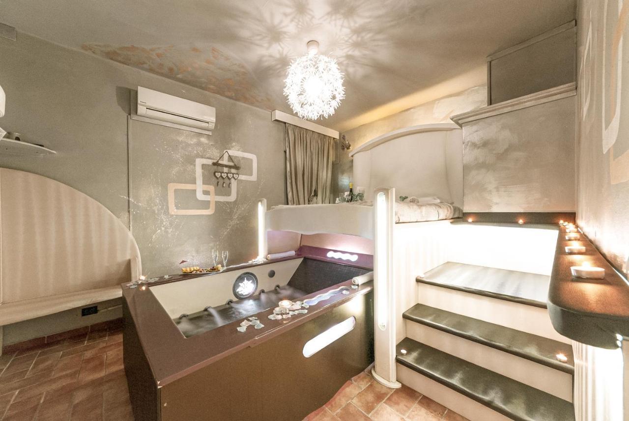 Il Nido D'Amore - Lorenzana Colombaie Bed and Breakfast Buitenkant foto