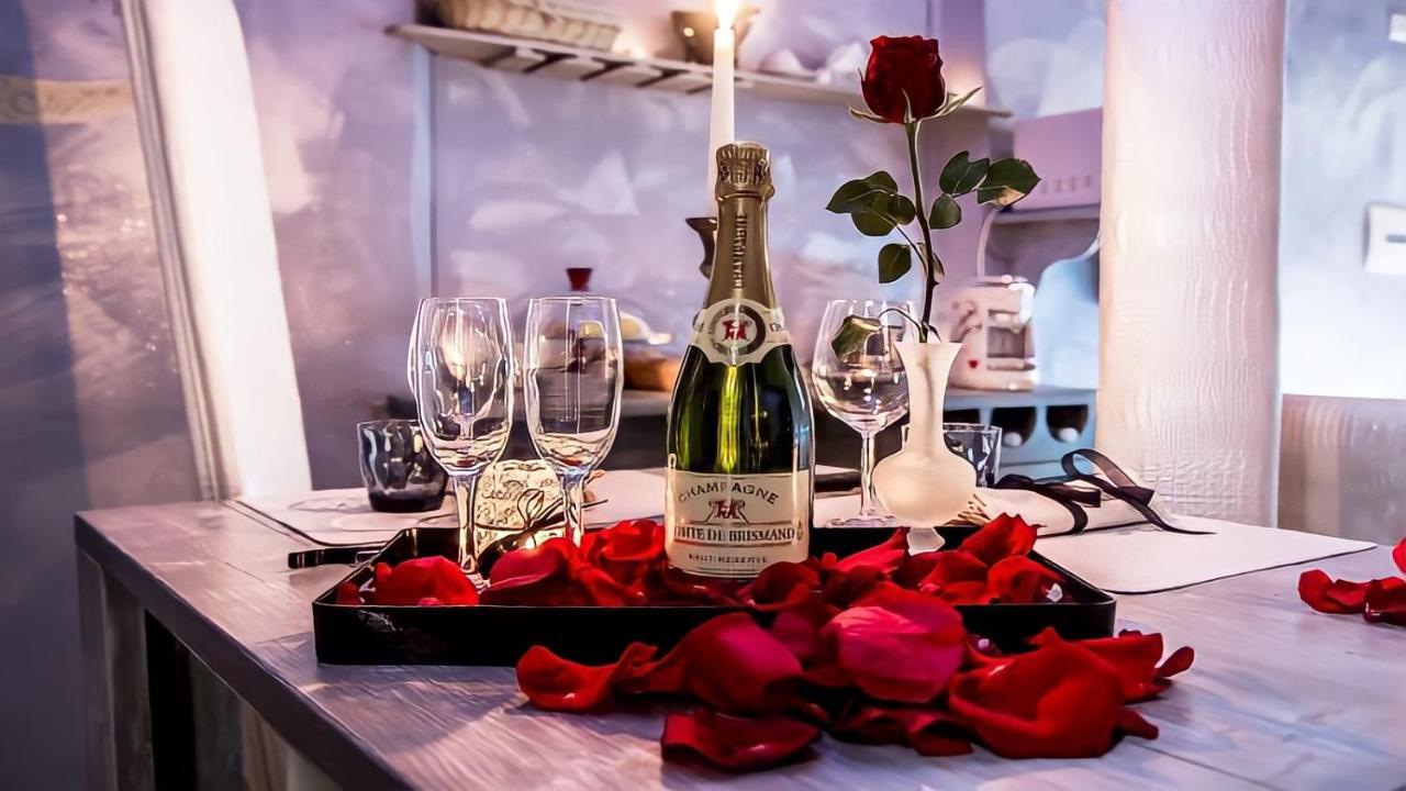 Il Nido D'Amore - Lorenzana Colombaie Bed and Breakfast Buitenkant foto