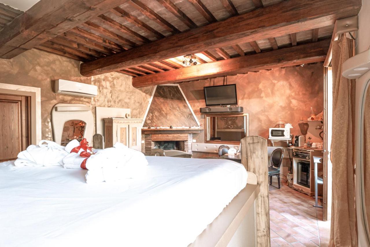 Il Nido D'Amore - Lorenzana Colombaie Bed and Breakfast Buitenkant foto