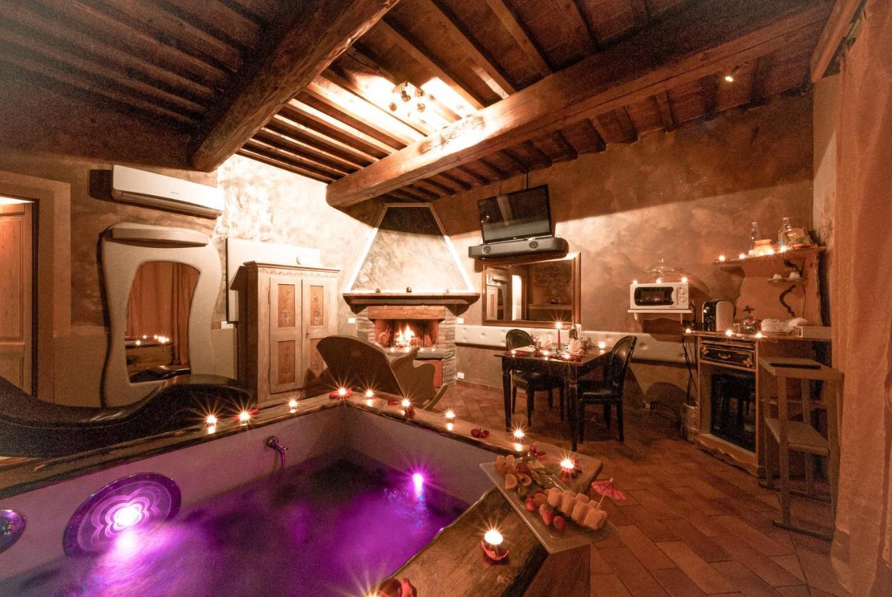 Il Nido D'Amore - Lorenzana Colombaie Bed and Breakfast Buitenkant foto
