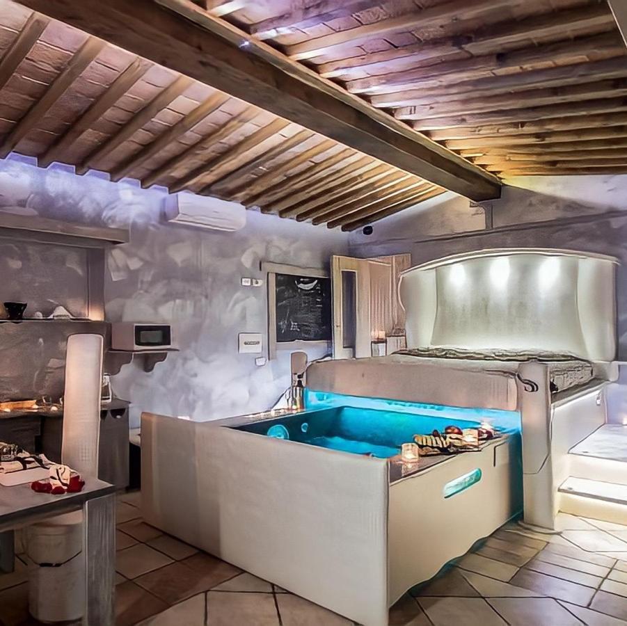 Il Nido D'Amore - Lorenzana Colombaie Bed and Breakfast Buitenkant foto