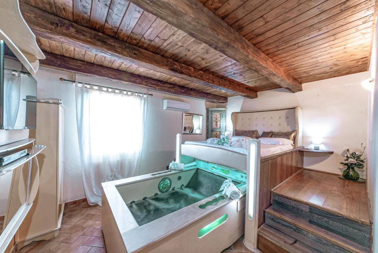 Il Nido D'Amore - Lorenzana Colombaie Bed and Breakfast Buitenkant foto