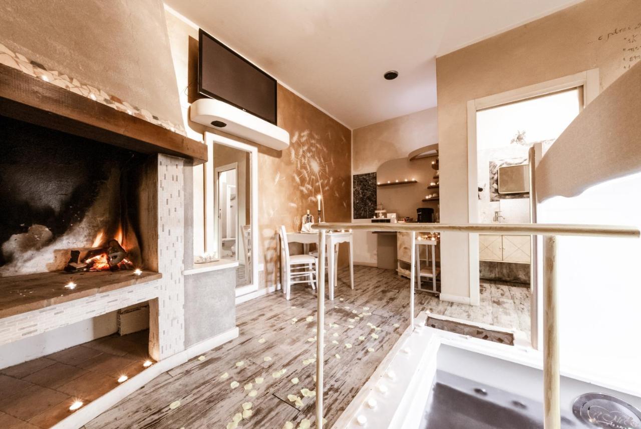 Il Nido D'Amore - Lorenzana Colombaie Bed and Breakfast Buitenkant foto