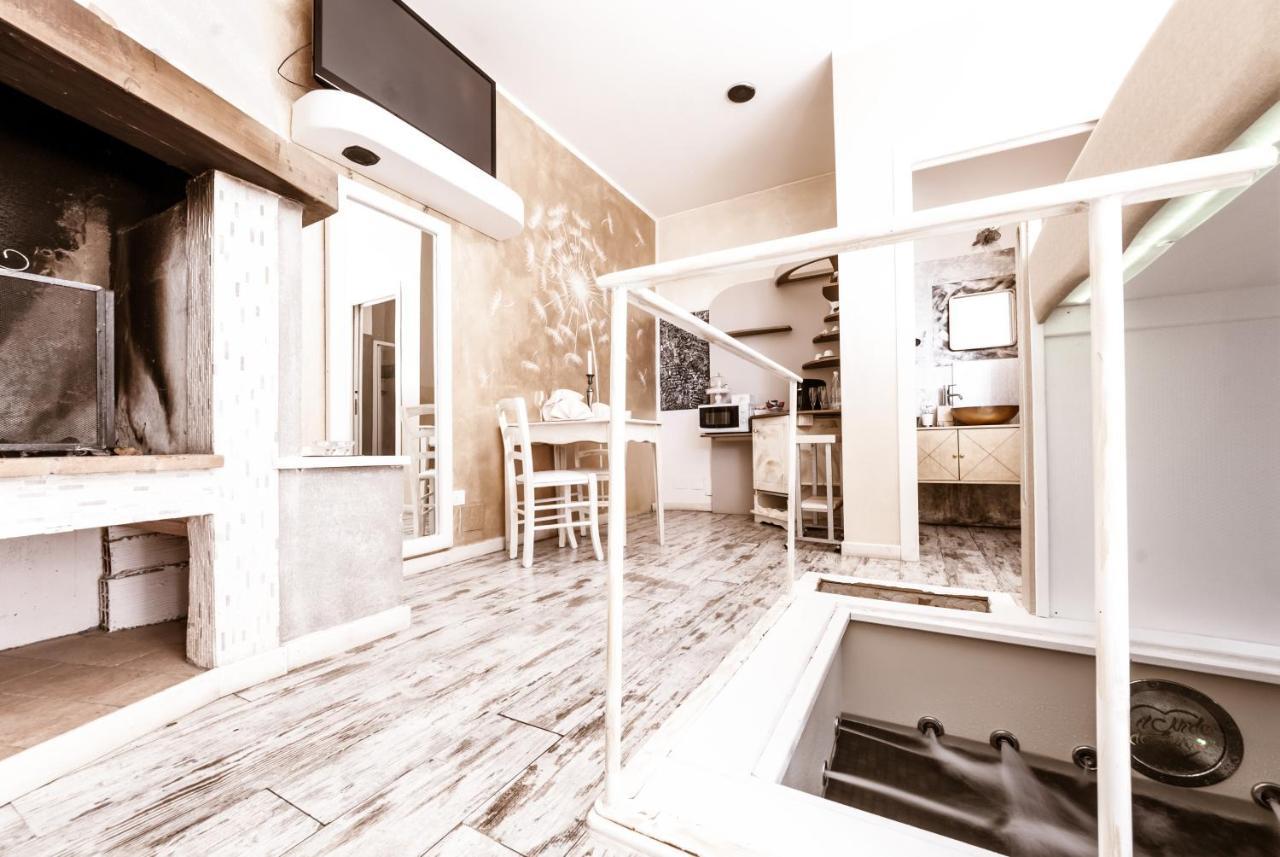 Il Nido D'Amore - Lorenzana Colombaie Bed and Breakfast Buitenkant foto