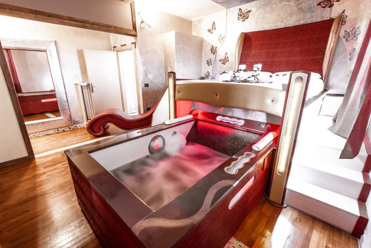 Il Nido D'Amore - Lorenzana Colombaie Bed and Breakfast Buitenkant foto