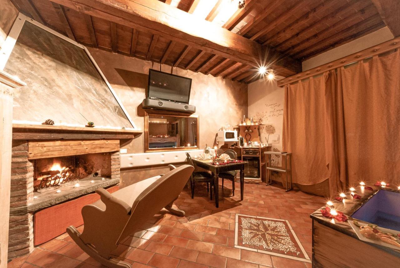 Il Nido D'Amore - Lorenzana Colombaie Bed and Breakfast Buitenkant foto