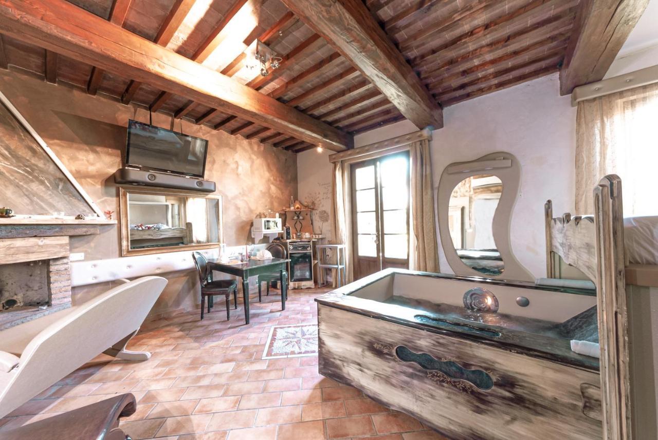 Il Nido D'Amore - Lorenzana Colombaie Bed and Breakfast Buitenkant foto