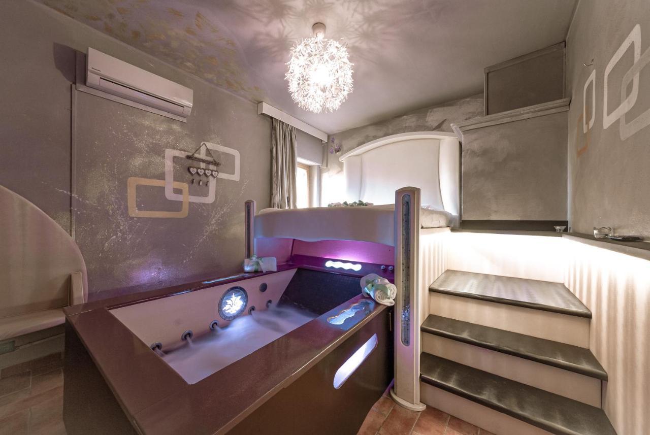 Il Nido D'Amore - Lorenzana Colombaie Bed and Breakfast Buitenkant foto