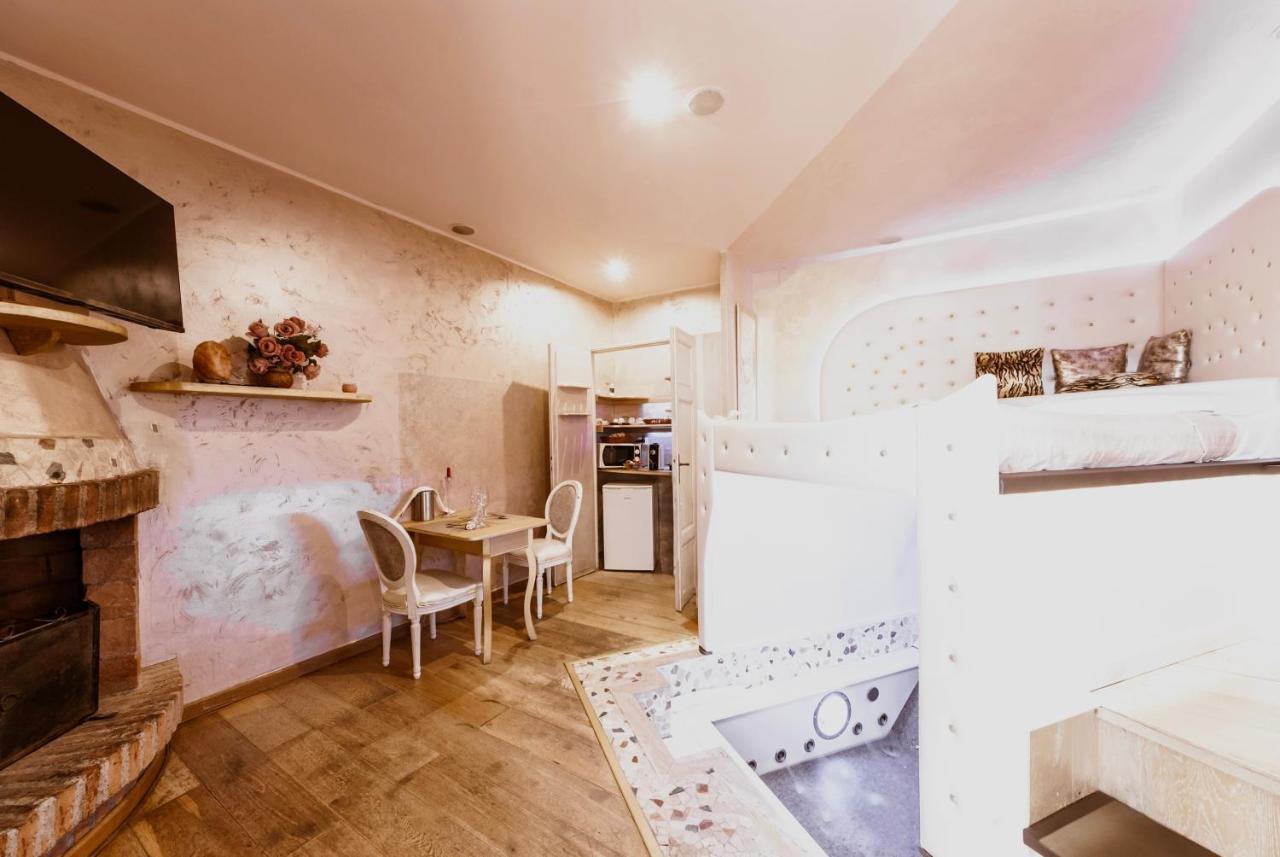 Il Nido D'Amore - Lorenzana Colombaie Bed and Breakfast Buitenkant foto