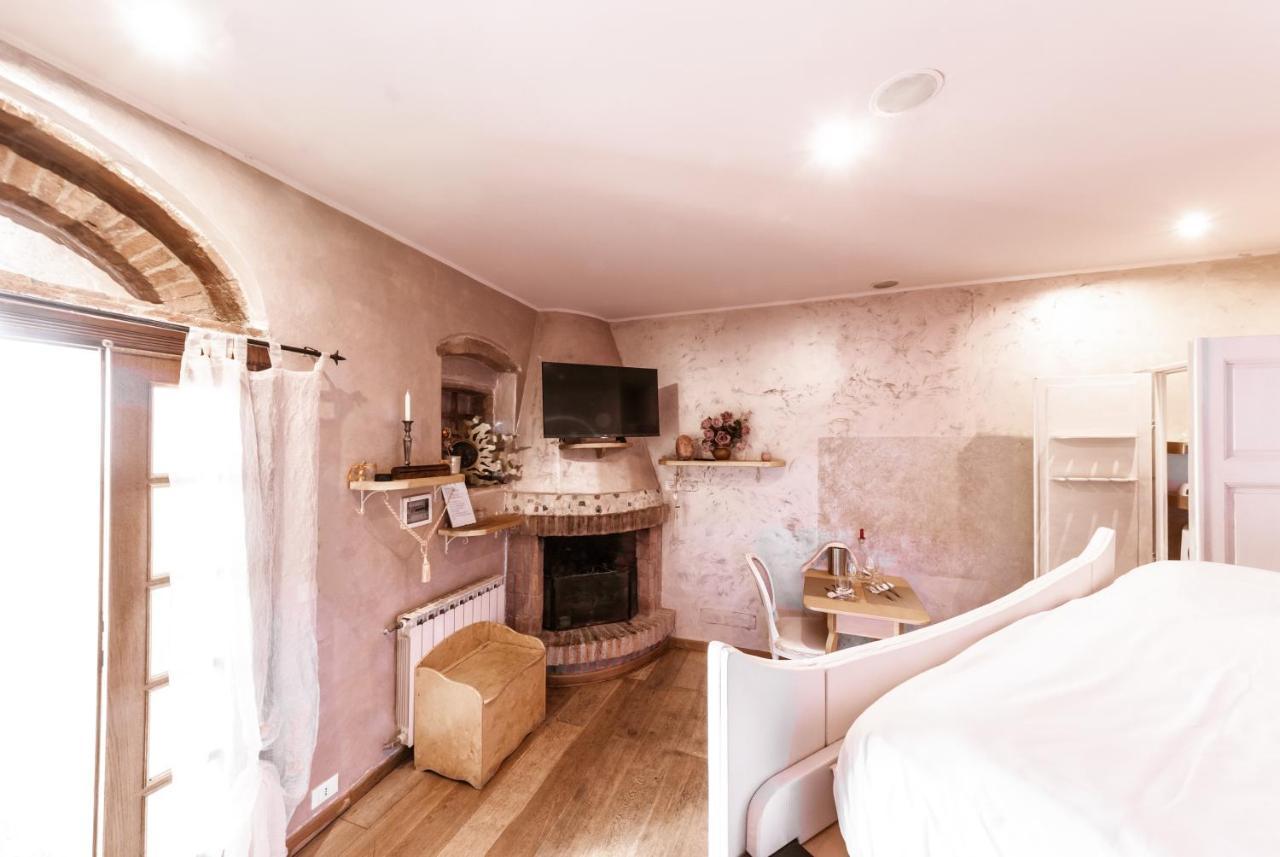 Il Nido D'Amore - Lorenzana Colombaie Bed and Breakfast Buitenkant foto