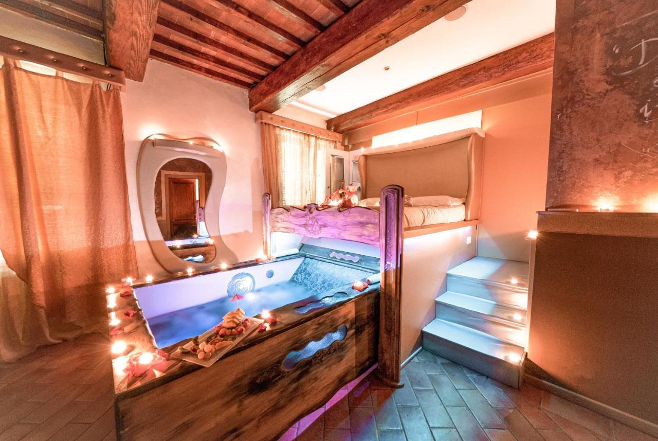 Il Nido D'Amore - Lorenzana Colombaie Bed and Breakfast Buitenkant foto