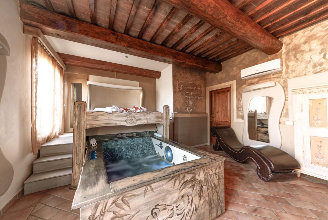 Il Nido D'Amore - Lorenzana Colombaie Bed and Breakfast Buitenkant foto