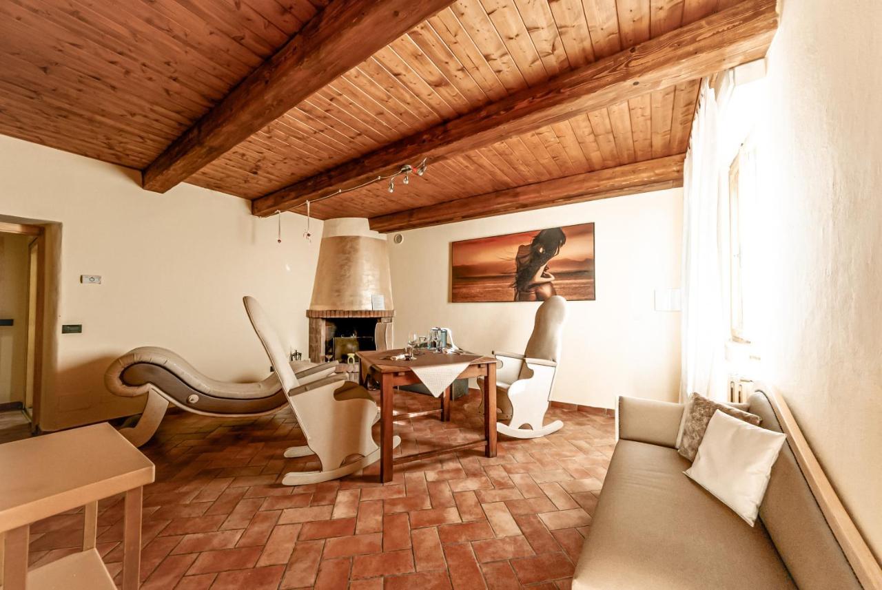 Il Nido D'Amore - Lorenzana Colombaie Bed and Breakfast Buitenkant foto