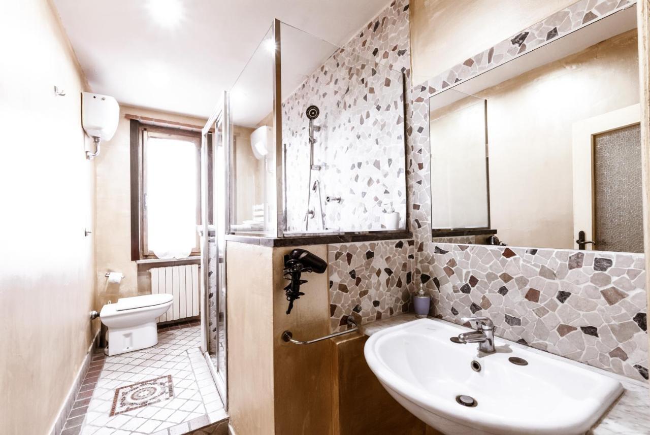Il Nido D'Amore - Lorenzana Colombaie Bed and Breakfast Buitenkant foto
