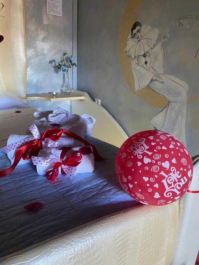 Il Nido D'Amore - Lorenzana Colombaie Bed and Breakfast Buitenkant foto
