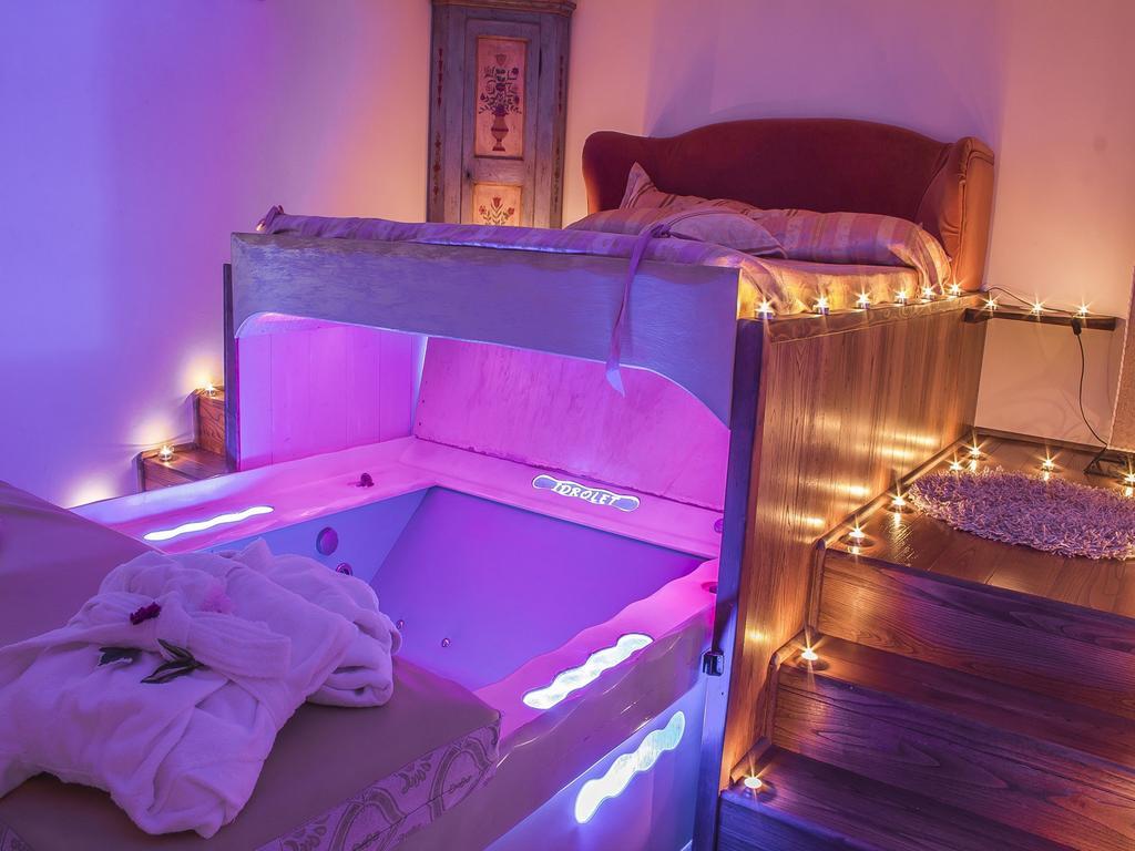 Il Nido D'Amore - Lorenzana Colombaie Bed and Breakfast Buitenkant foto