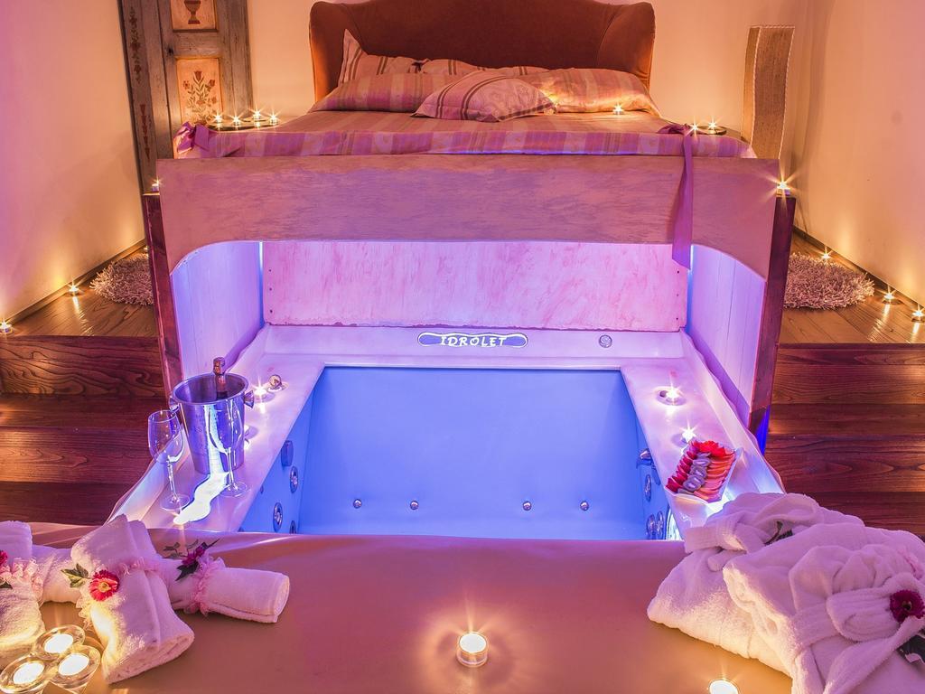 Il Nido D'Amore - Lorenzana Colombaie Bed and Breakfast Buitenkant foto