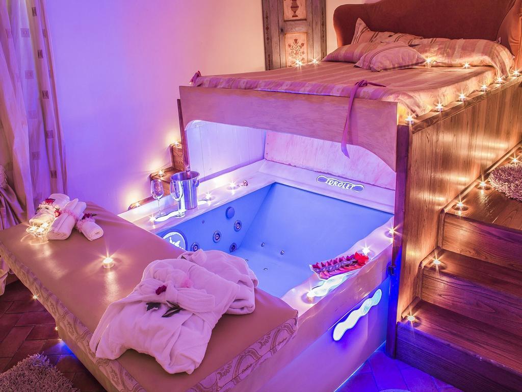 Il Nido D'Amore - Lorenzana Colombaie Bed and Breakfast Buitenkant foto