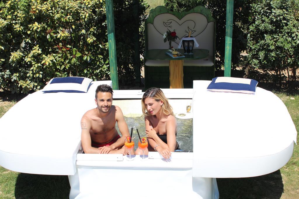 Il Nido D'Amore - Lorenzana Colombaie Bed and Breakfast Buitenkant foto