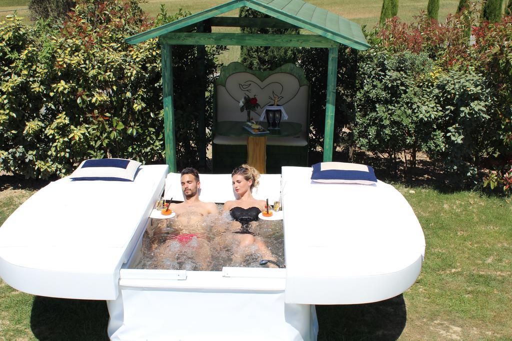 Il Nido D'Amore - Lorenzana Colombaie Bed and Breakfast Buitenkant foto