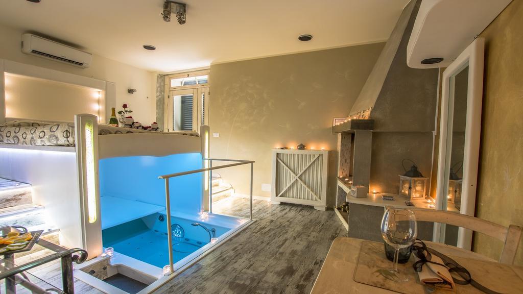 Il Nido D'Amore - Lorenzana Colombaie Bed and Breakfast Buitenkant foto